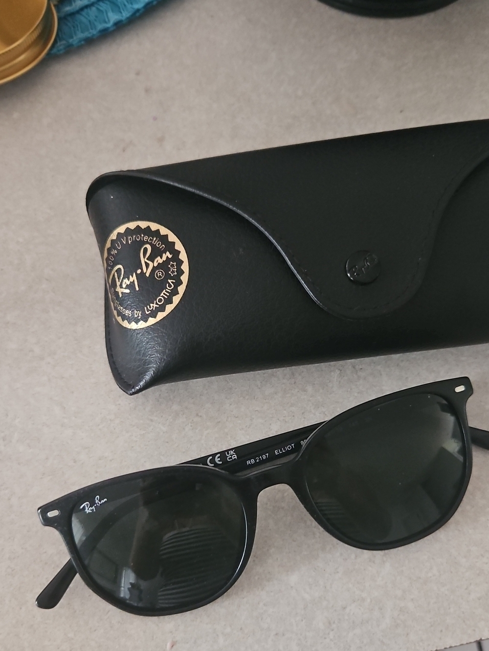 Ray-Ban Elliot Polished Black/Dark Green  Lenses 52mm Sunglasses RB2197 W/ Case